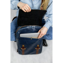 Load image into Gallery viewer, Inside pocket of a leather backpack, pelletteria italiana