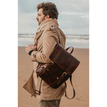 Load image into Gallery viewer, model wearing pelletteria italiana  leather backpack